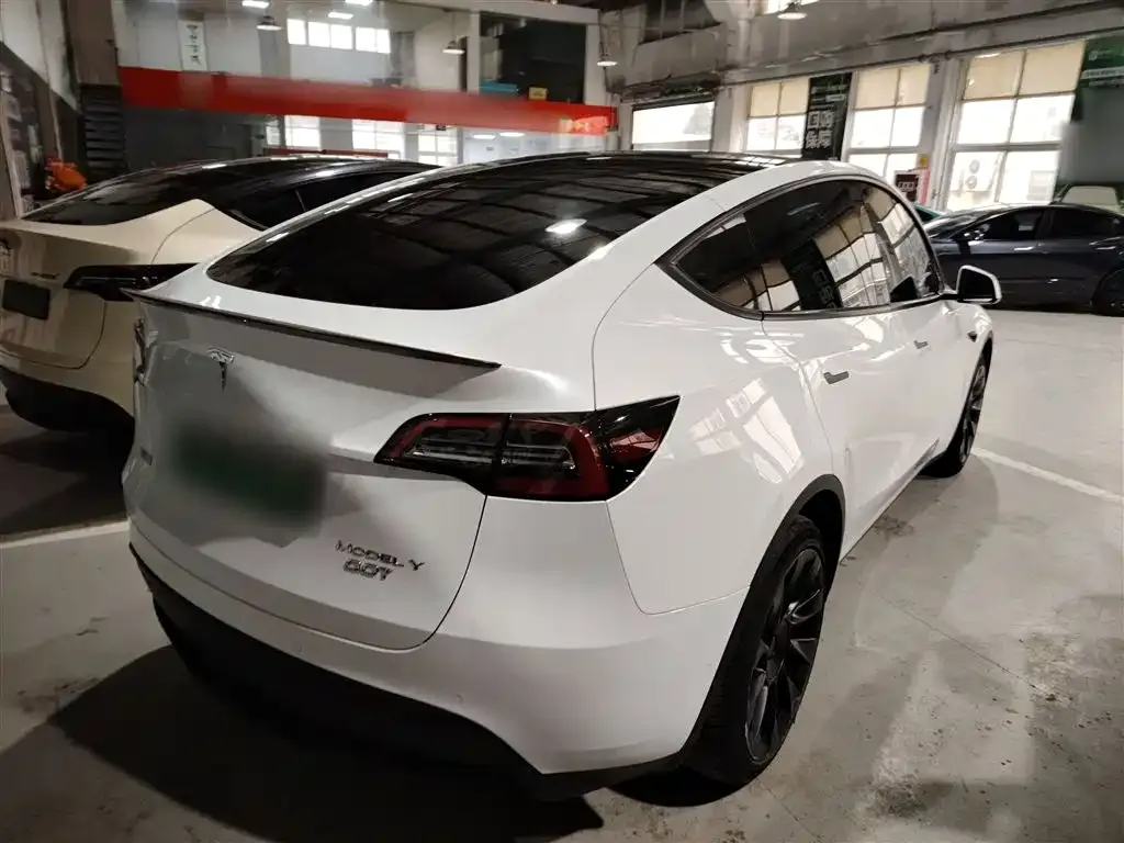 Tesla Model Y — фото 6