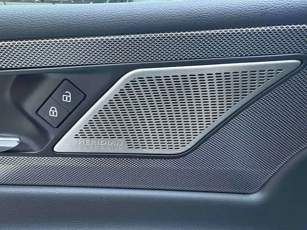 Jaguar XEL — фото 10
