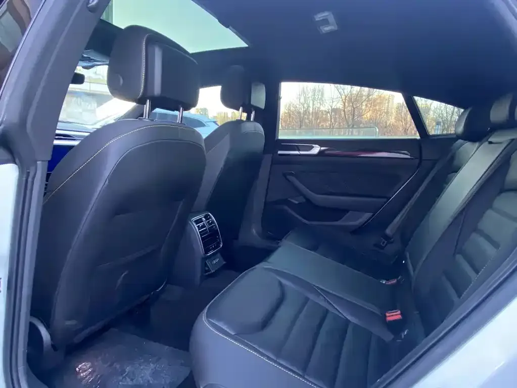 Volkswagen CC 2023 из CN, фото 4