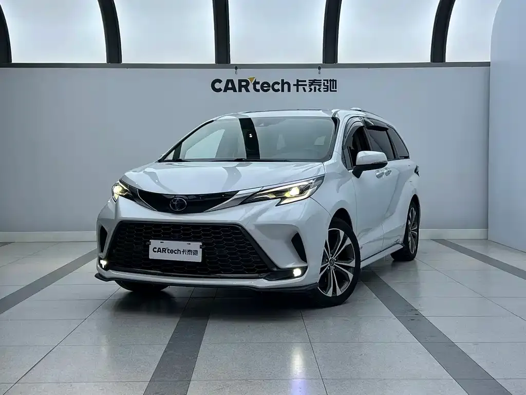 Toyota Granvia — фото 1