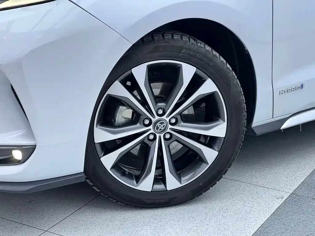 Toyota Granvia — фото 9