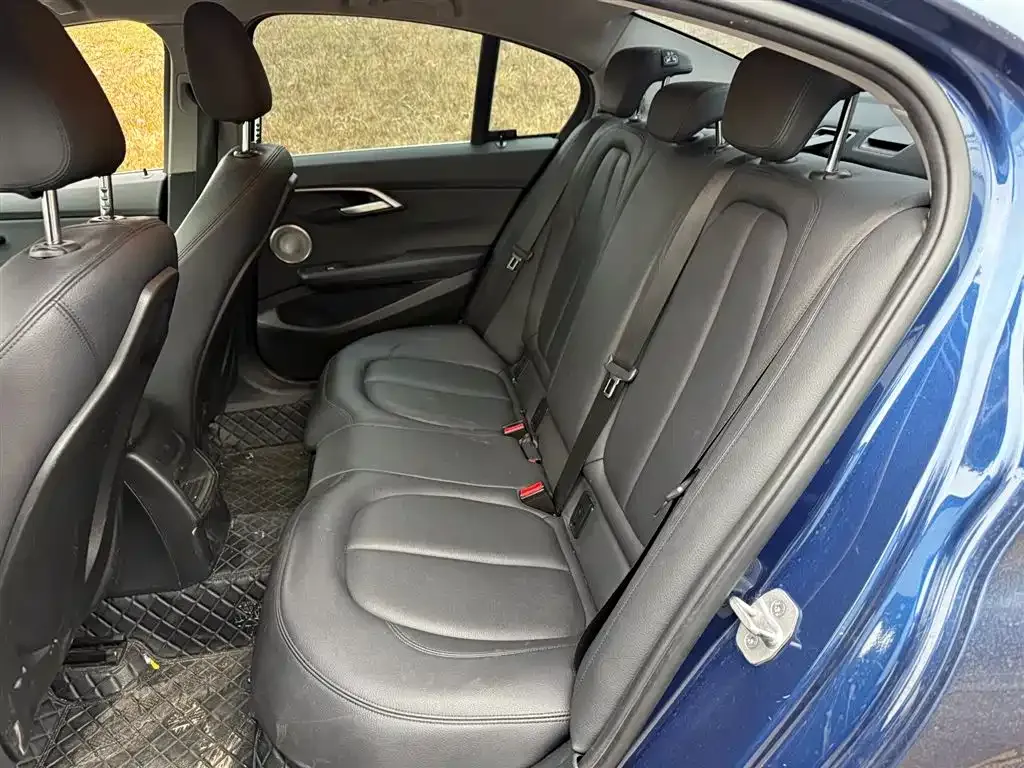 BMW 1 Series 2021 из CN, фото 2