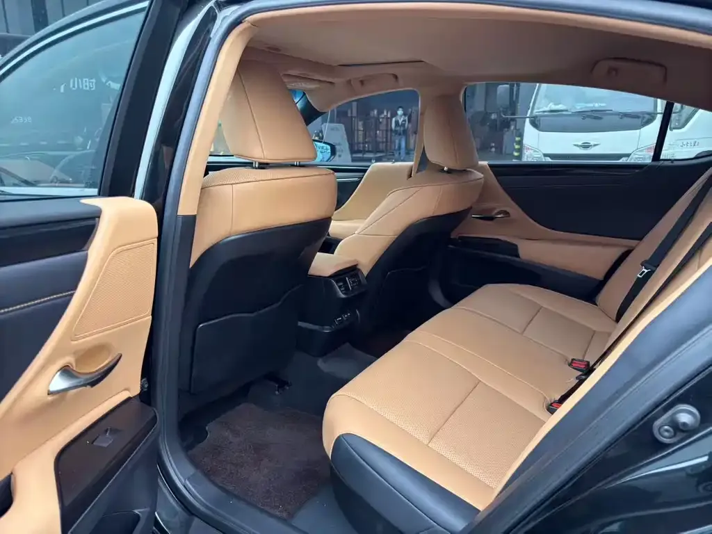 Lexus ES 2023 из CN, фото 2