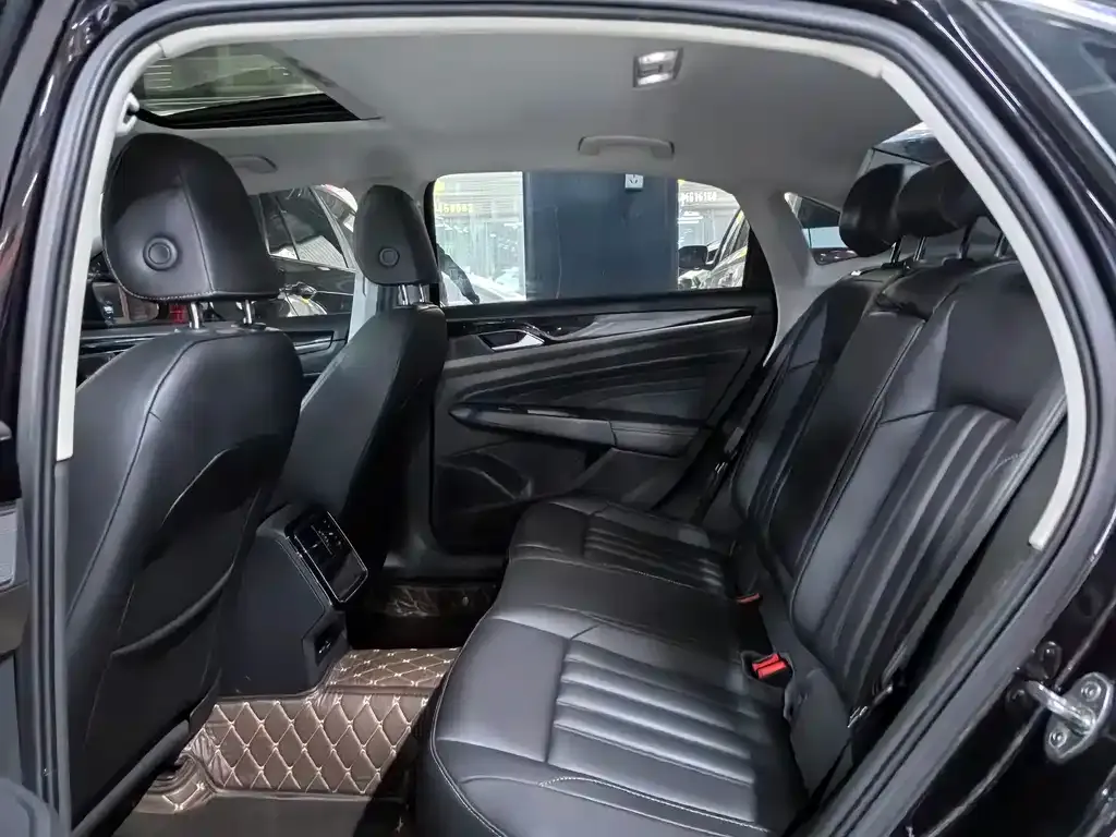 Volkswagen Passat 2023 из CN, фото 5
