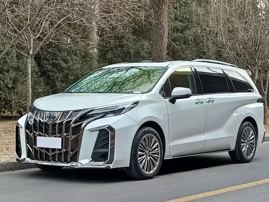 Toyota Sienna 2023 из CN, фото 1
