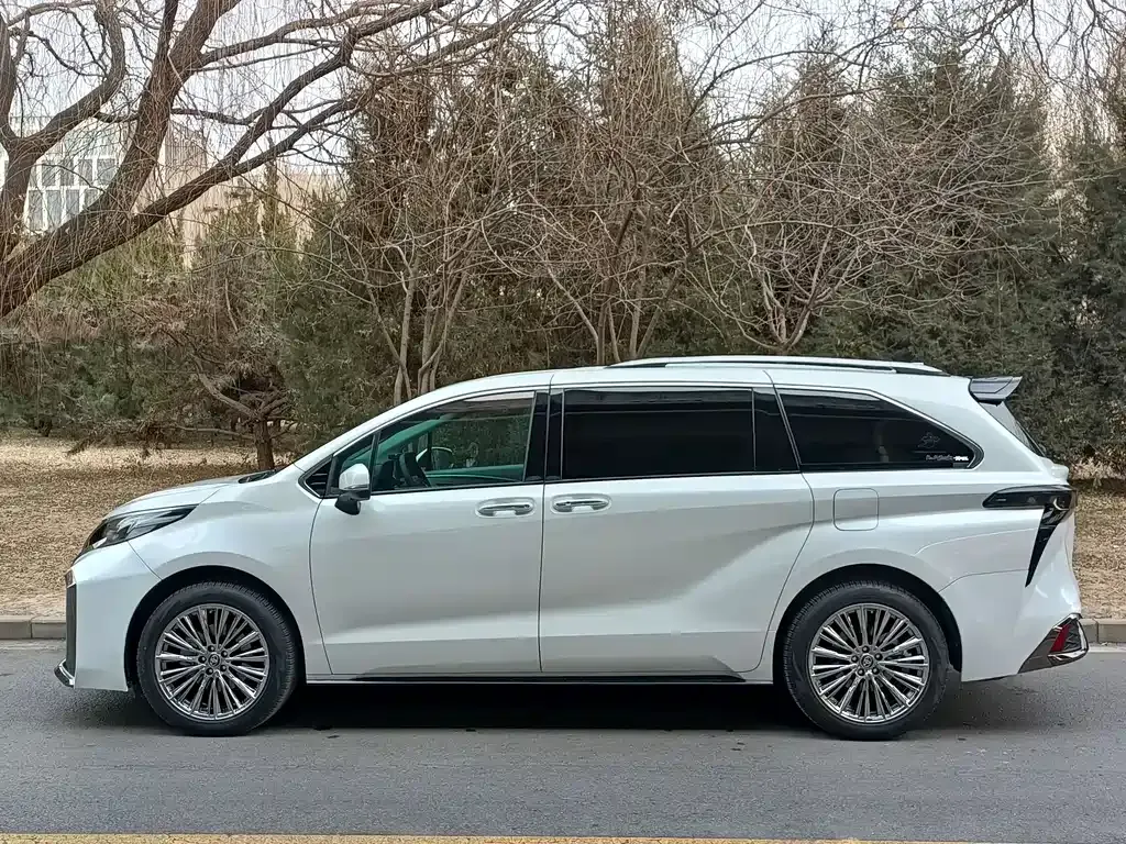 Toyota Sienna 2023 из CN, фото 10
