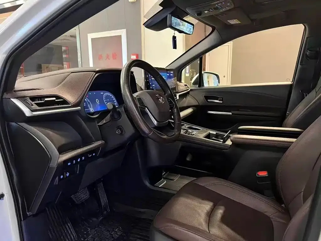 Toyota Sienna 2022 из CN, фото 4