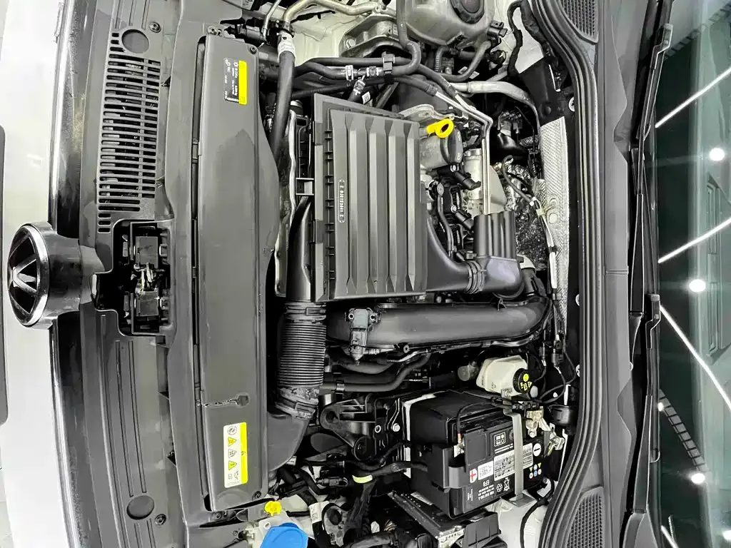 Volkswagen Golf 2023 из CN, фото 10