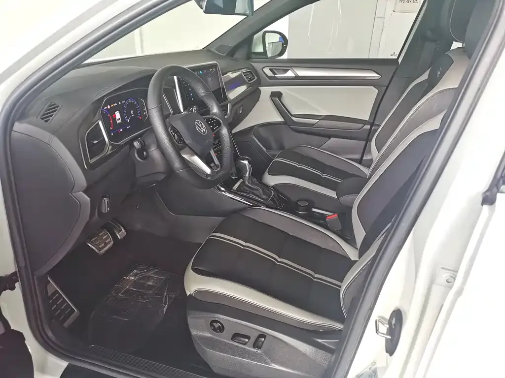 Volkswagen T-Roc 2023 из CN, фото 3