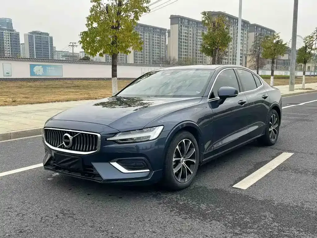 Volvo S60 — фото 1