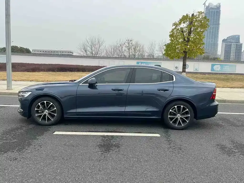 Volvo S60 — фото 4