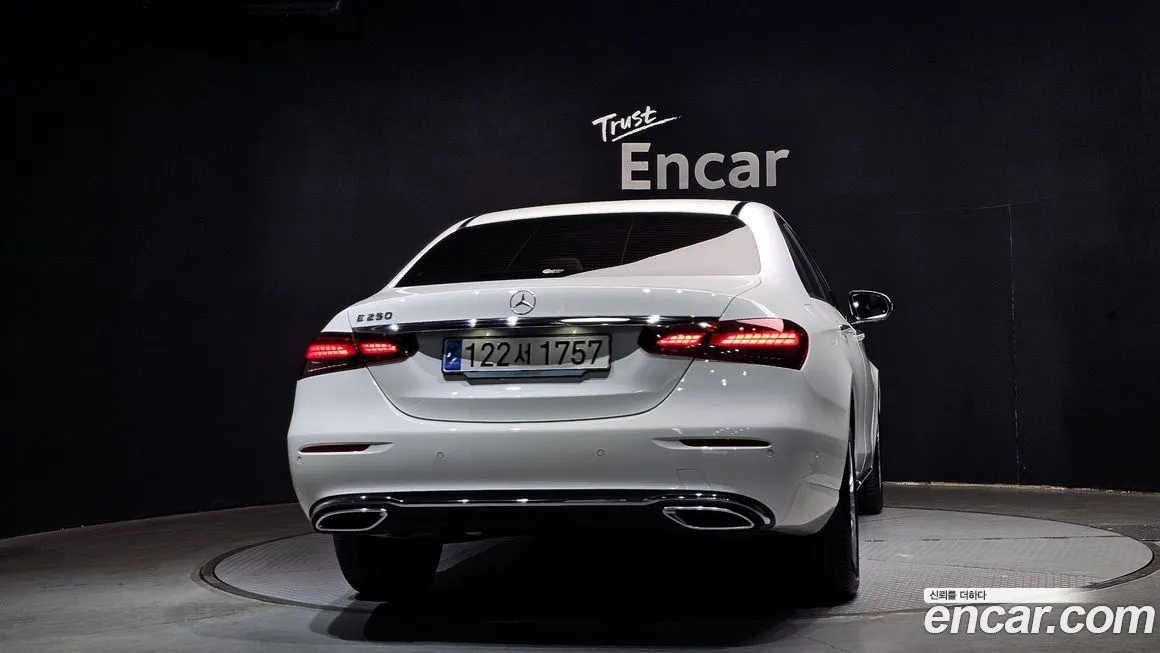 Mercedes-Benz E-Class — фото 4