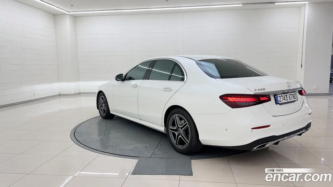 Mercedes-Benz E-Class — фото 10