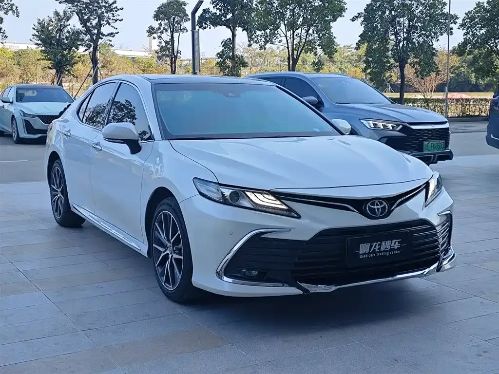 Toyota Camry — фото 8