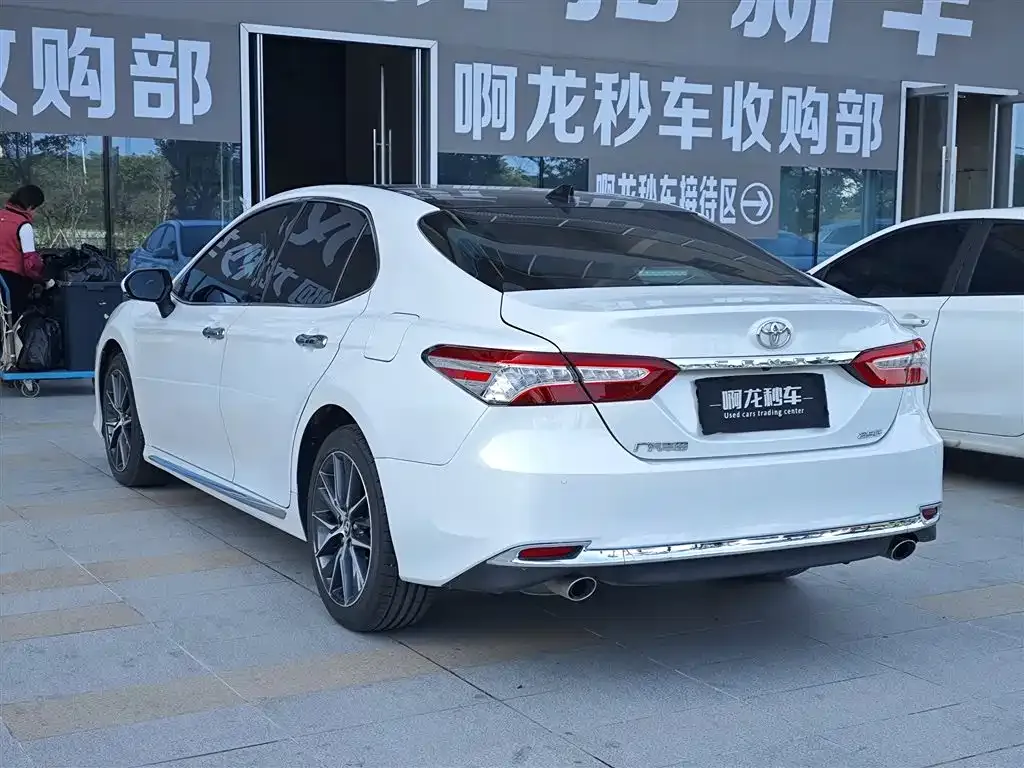 Toyota Camry — фото 5