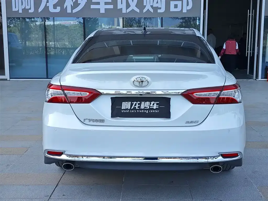 Toyota Camry — фото 3