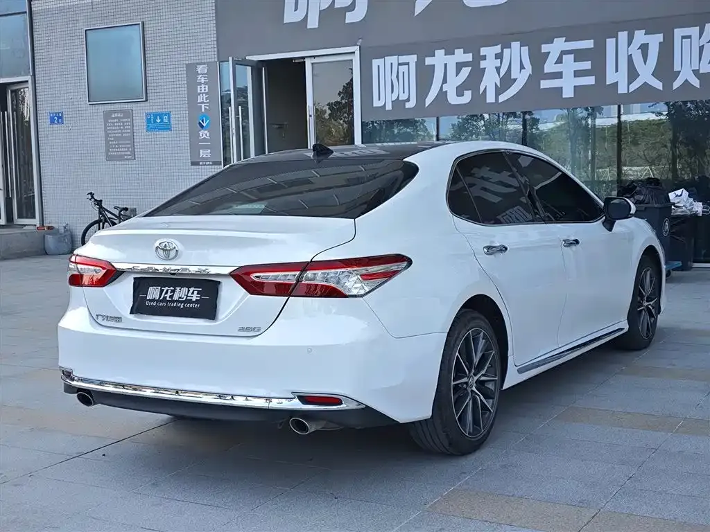 Toyota Camry — фото 7