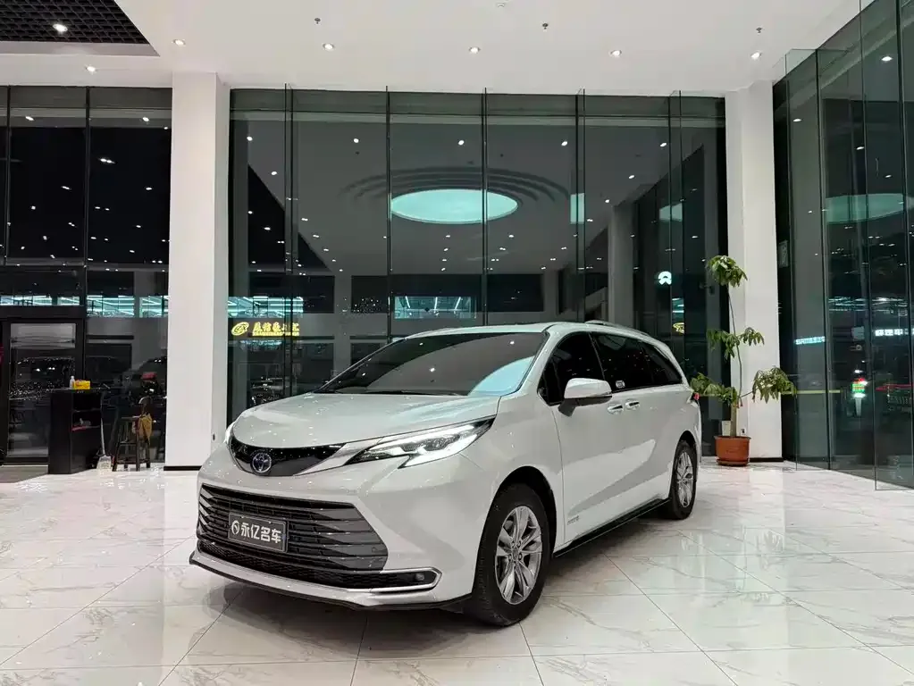 Toyota Sienna 2022 из CN, фото 1