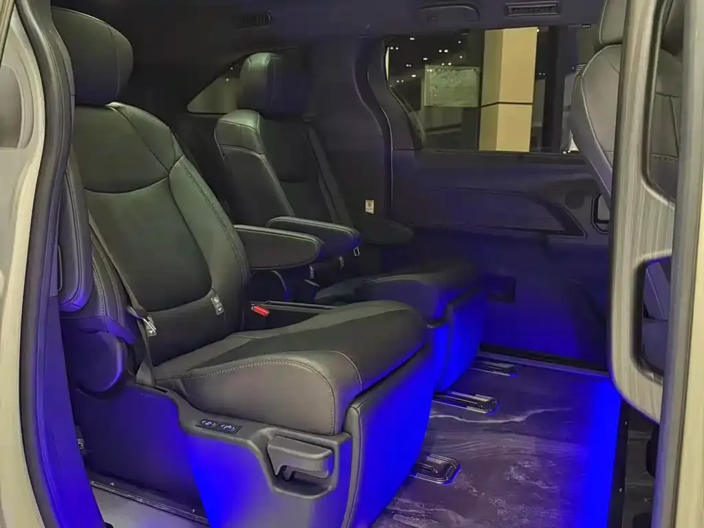 Toyota Sienna 2022 из CN, фото 3