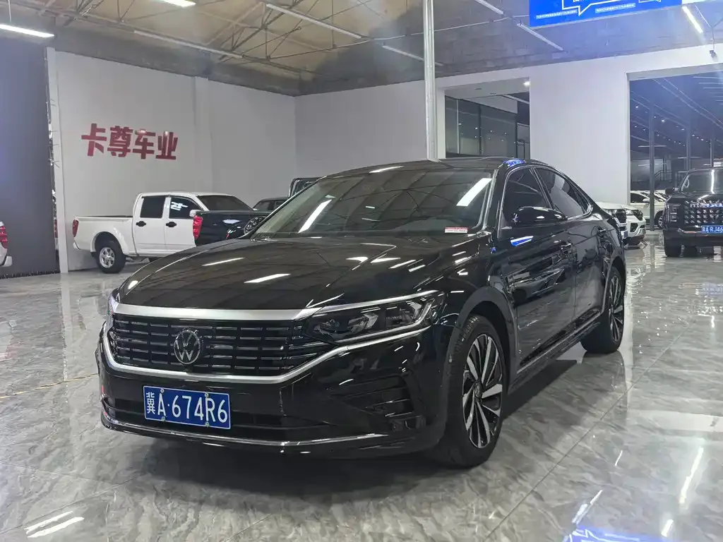 Volkswagen Passat — фото 1