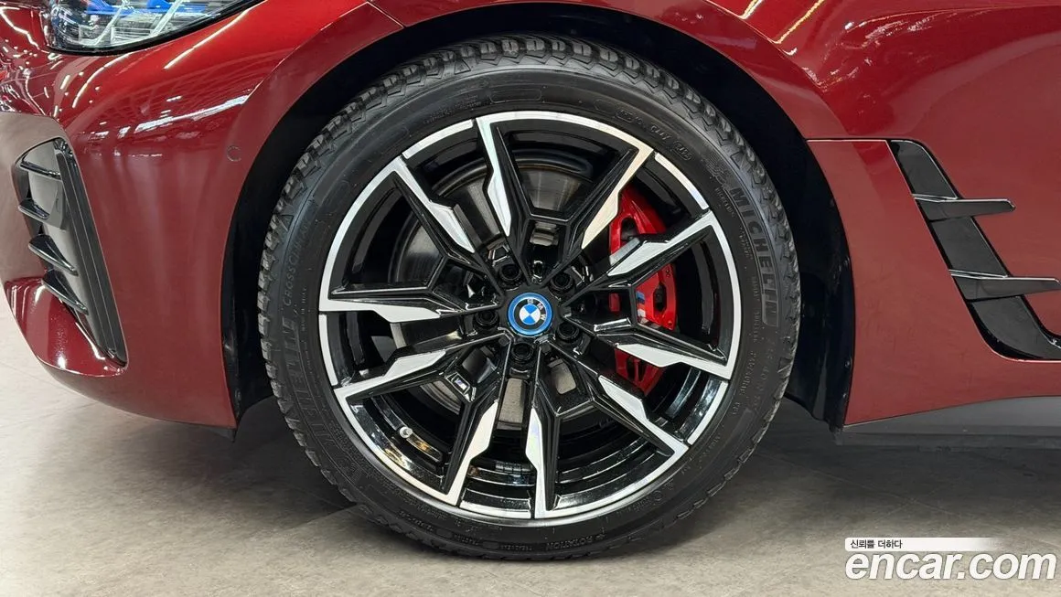 BMW i4 — фото 6