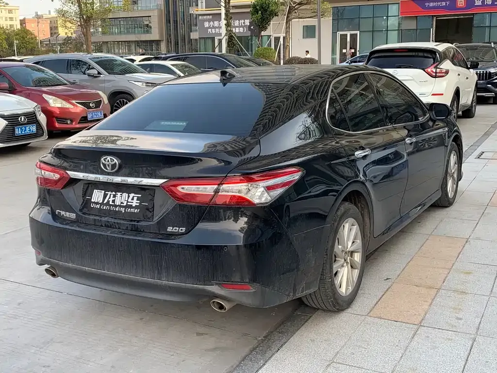 Toyota Camry — фото 7