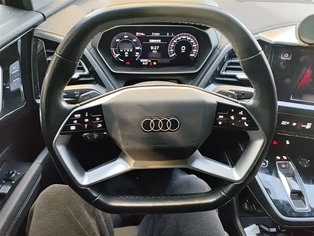 Audi Q4 e-tron — фото 10