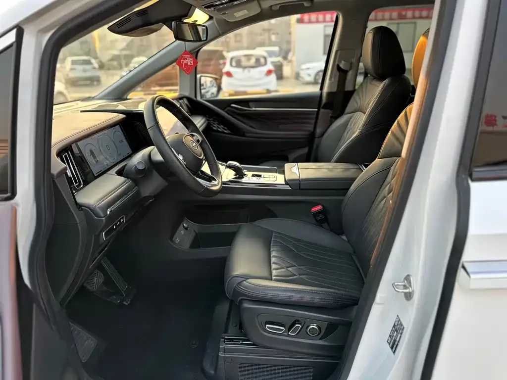 GAC Motor Trumpchi M8 — фото 9