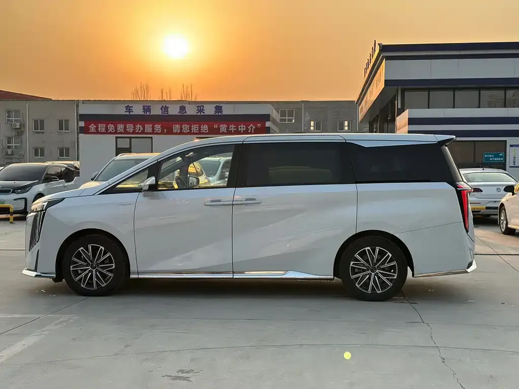 GAC Motor Trumpchi M8 — фото 2