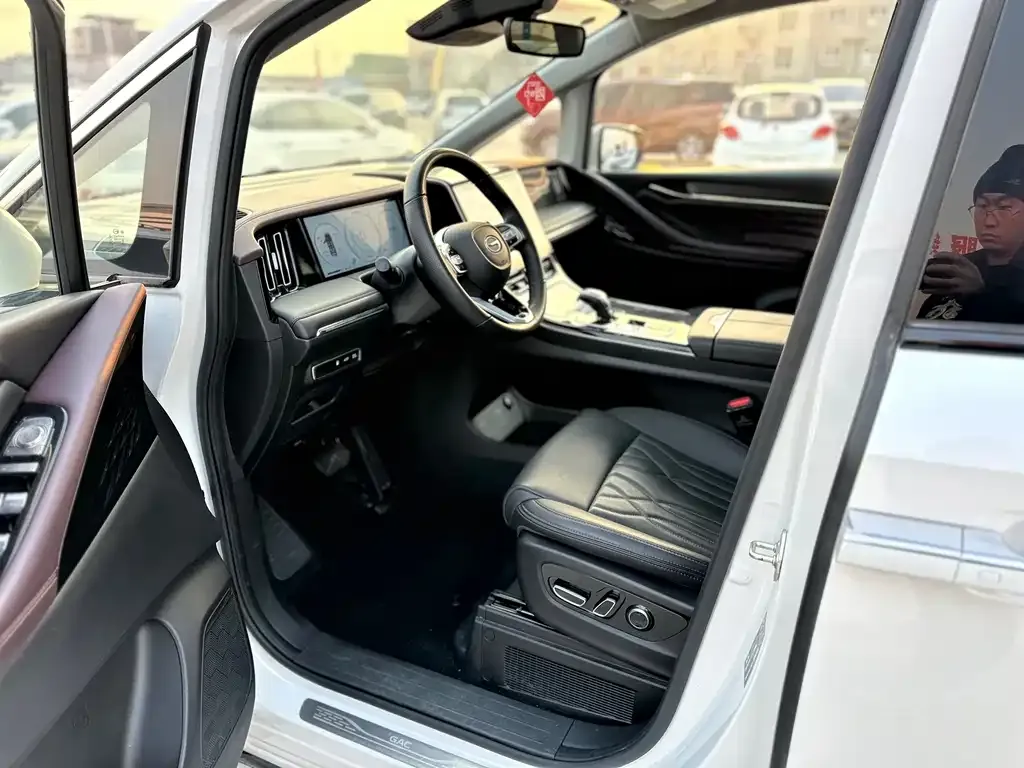 GAC Motor Trumpchi M8 — фото 10