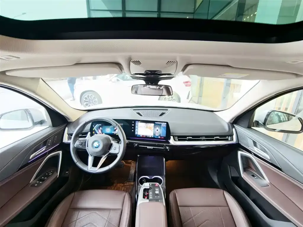 BMW iX1 2025 из CN, фото 8