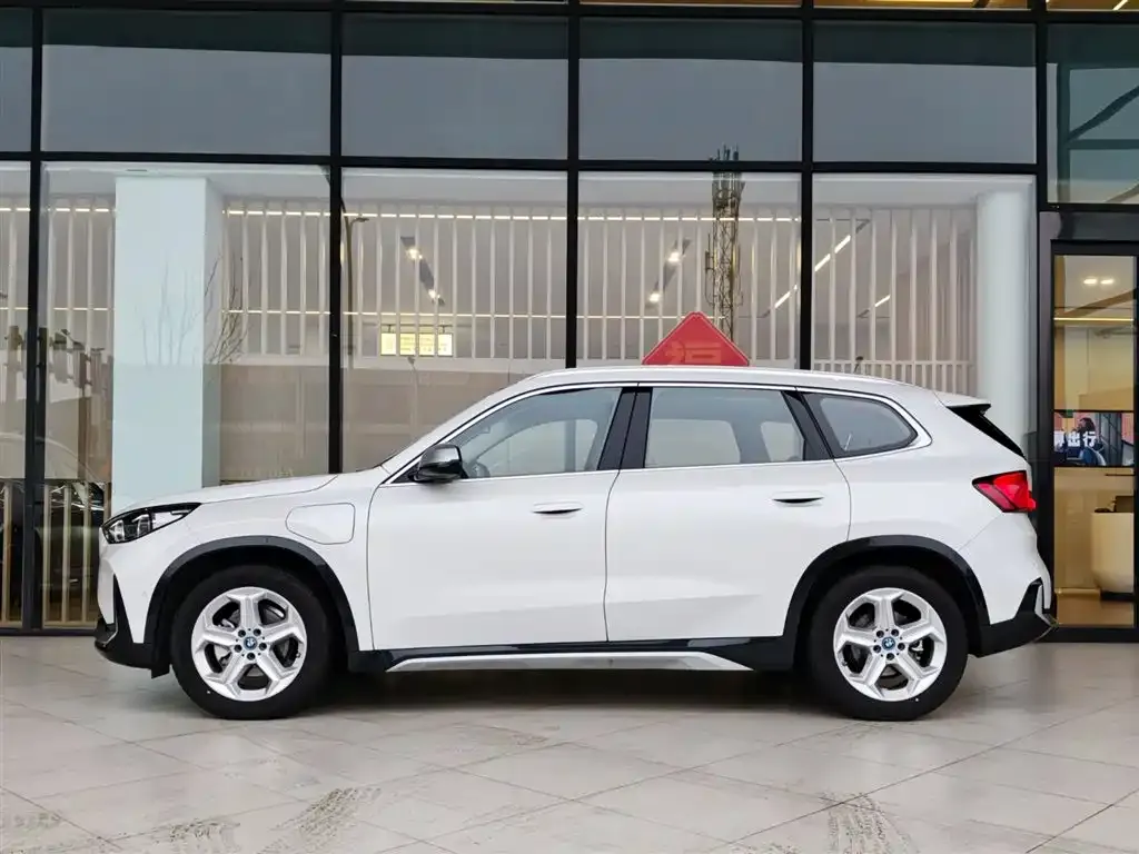 BMW iX1 2025 из CN, фото 5