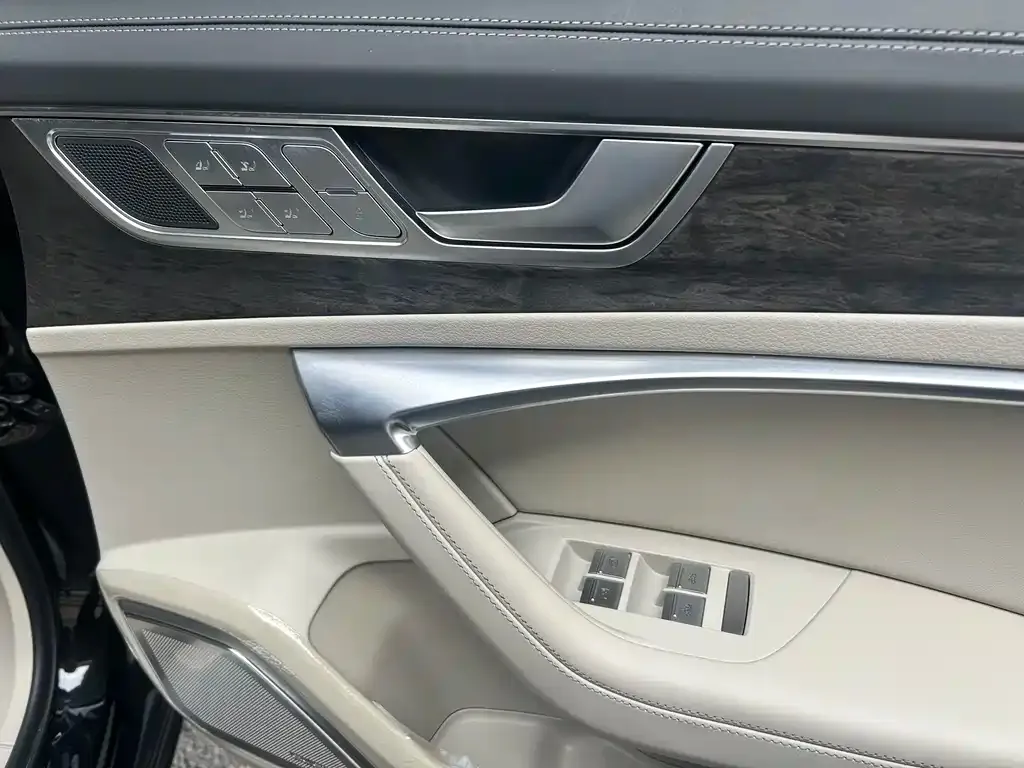 Audi A6L — фото 10