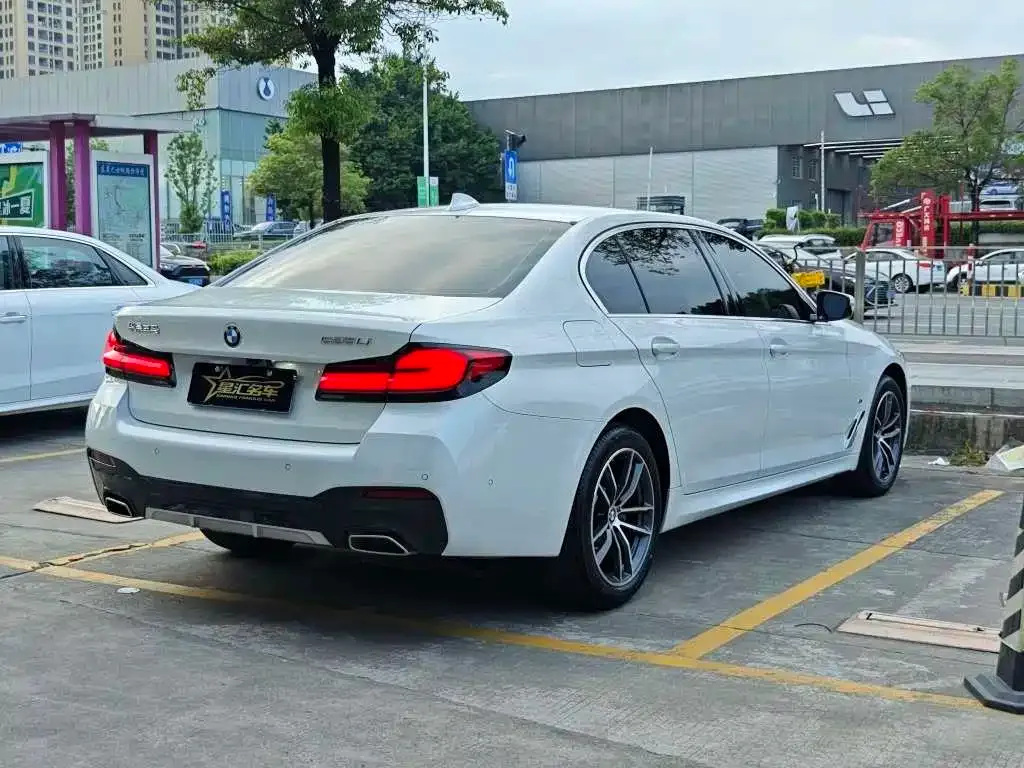 BMW 5 Series — фото 9