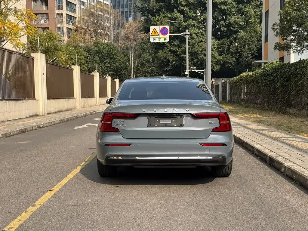 Volvo S60 — фото 10