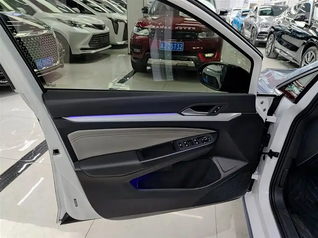 Volkswagen Golf 2025 из CN, фото 6