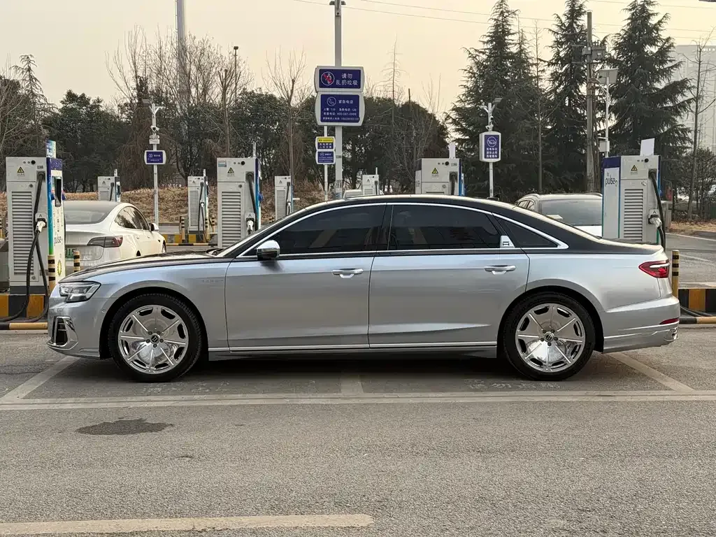 Audi A8 — фото 9