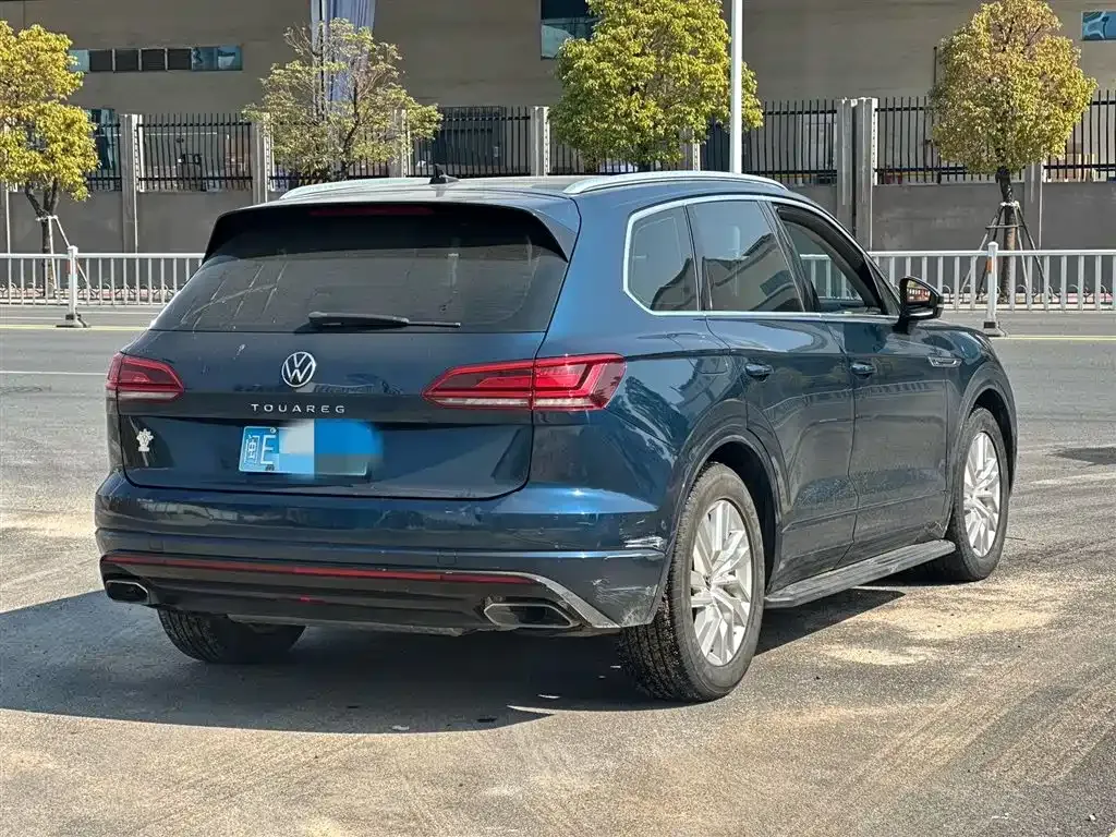 Volkswagen Touareg — фото 9