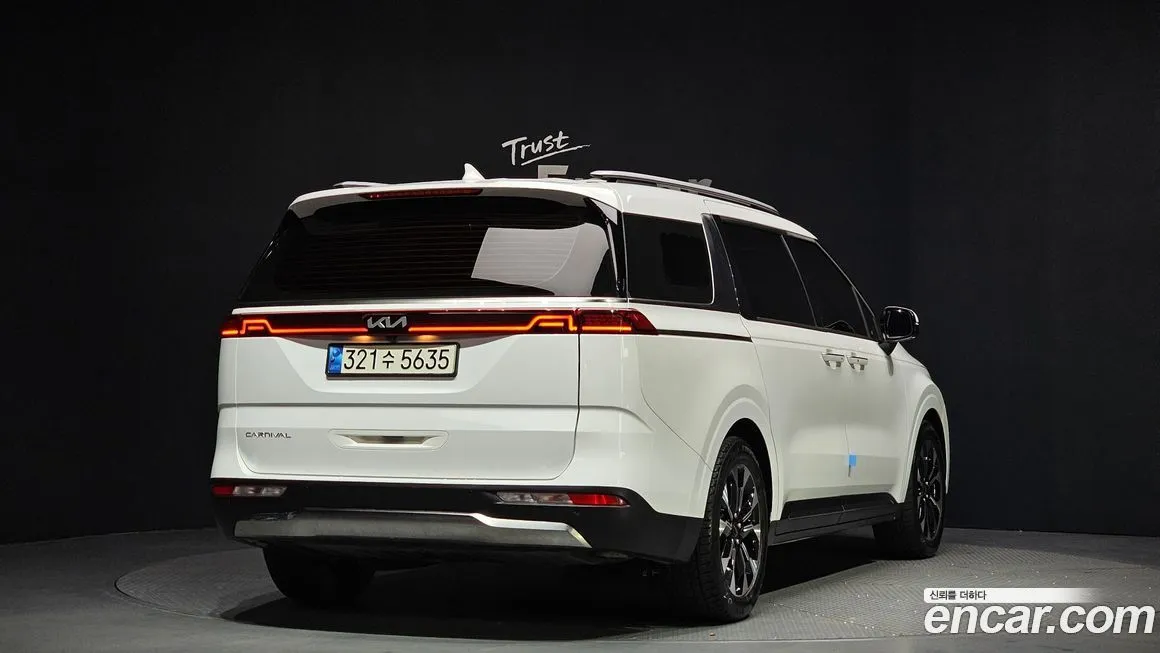 Kia Carnival — фото 5