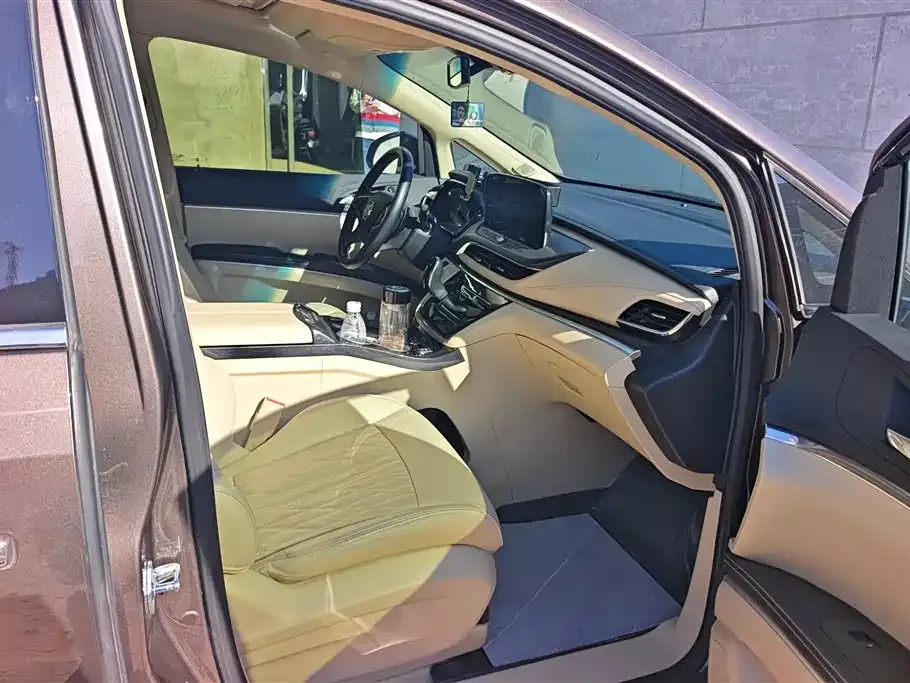 Buick GL8 2023 из CN, фото 7
