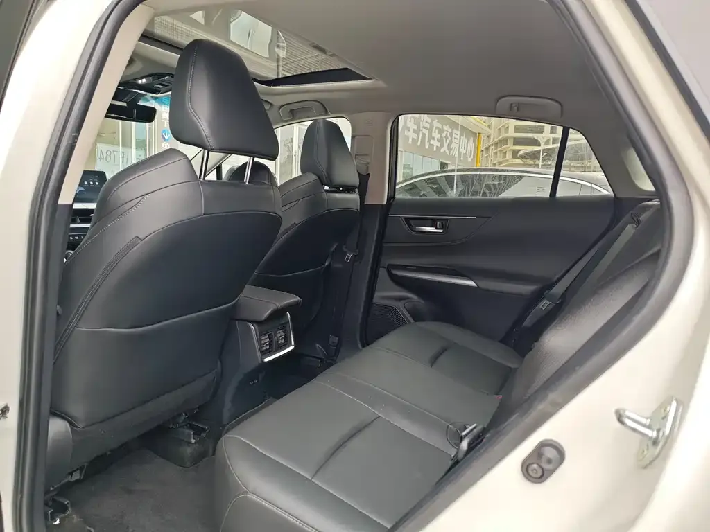 Toyota Venza 2024 из CN, фото 9