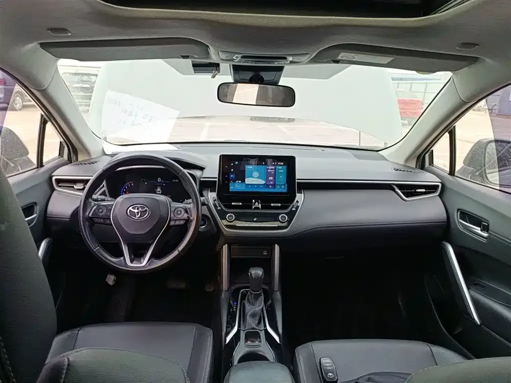 Toyota Corolla Cross — фото 8