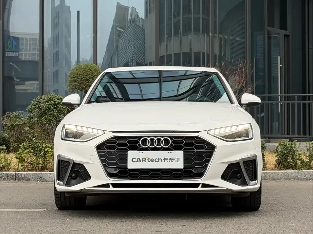 Audi A4L 2021 из CN, фото 4