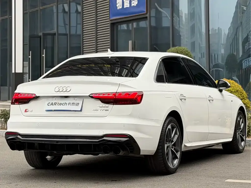 Audi A4L 2021 из CN, фото 6