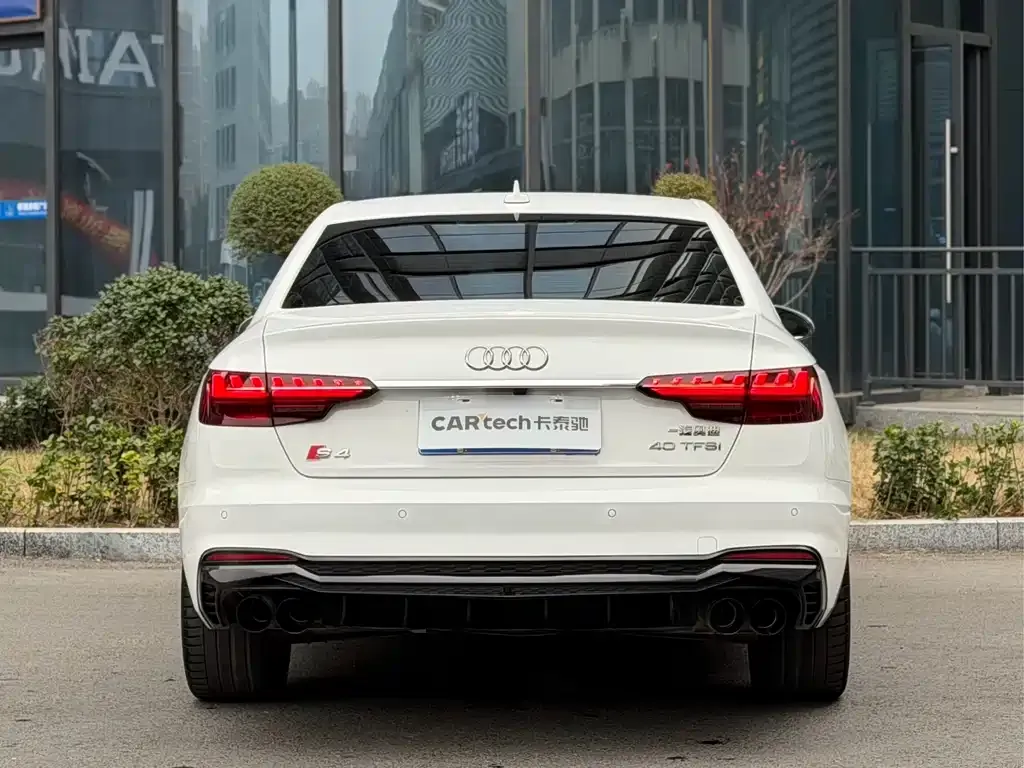 Audi A4L 2021 из CN, фото 9