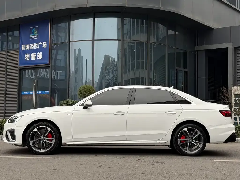 Audi A4L 2021 из CN, фото 3