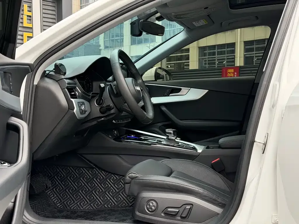 Audi A4L 2021 из CN, фото 5