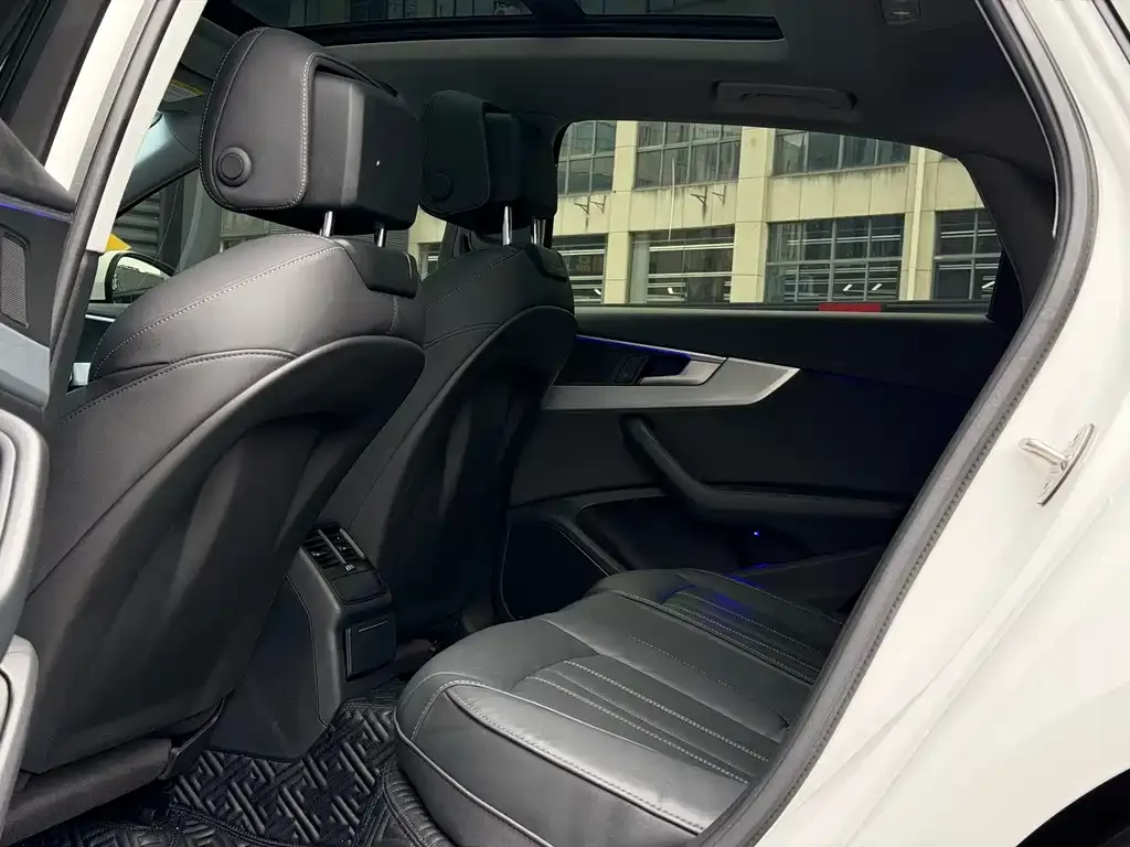 Audi A4L 2021 из CN, фото 2