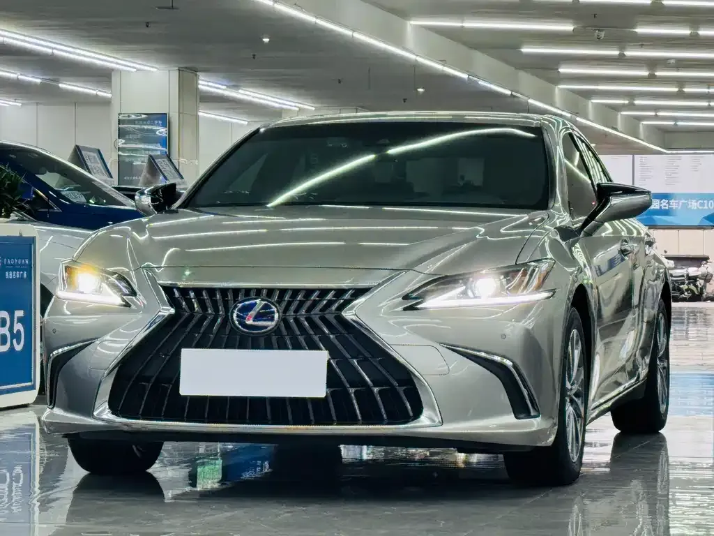 Lexus ES — фото 1