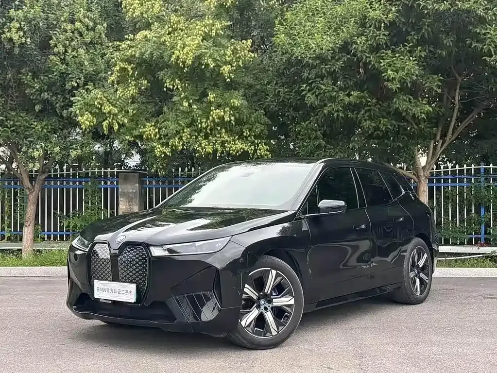 BMW iX